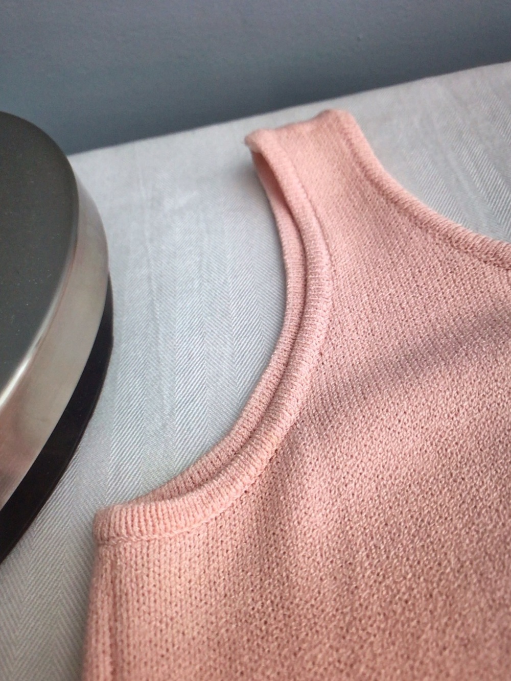St. John Peach Knit Sleeveless Tank Top - Picture 6 of 9